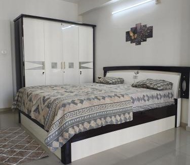 Sayajiganj Apartment | Luxury 3 BHK furnished flat in Vadodara