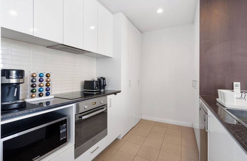 Belconnen Apartment | Luxury 3BR 3BA Apartment Near Mall, Lake Views, Pool, Gym & BBQ Area