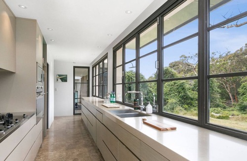 Balgowlah Heights House | Luxury 5 Bed House with Beach Trails and Pool