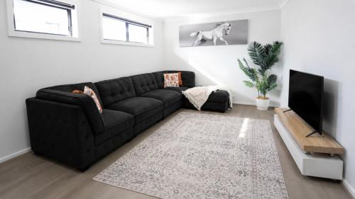 Sutherland House | Luxury 5 Bedroom Townhouse in The Shire