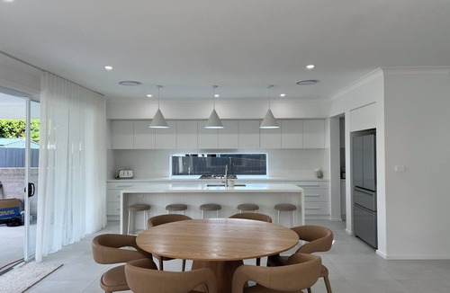Curl Curl House | Luxury 6 bedroom house with pool in Curl Curl