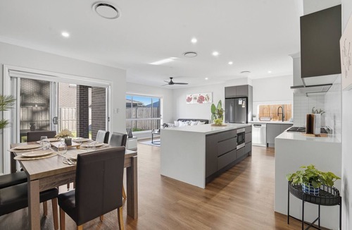 Gledswood Hills House | Luxury 7BR Estate | Sleeps 16 | 2 Kitchens
