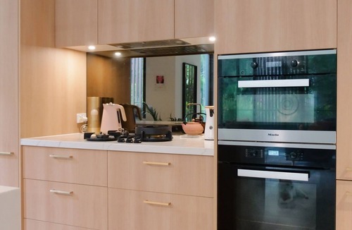 Bellevue Hill Apartment | Luxury apartment with dance pole - 10 min from Bondi Beach