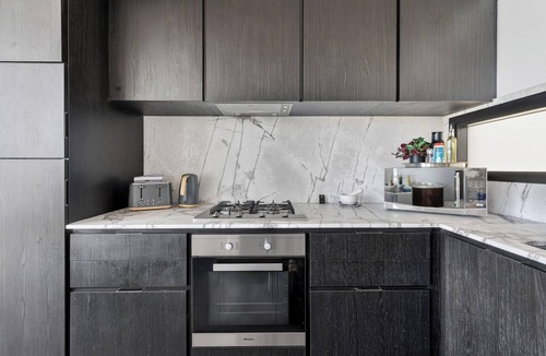 Surry Hills Apartment | Luxury Apartment with Big East Facing Balcony 3 min walk to Central Station