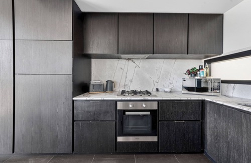 Surry Hills Apartment | Luxury Apartment with Big East Facing Balcony 3 min walk to Central Station