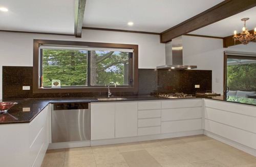 Wentworth Falls House | Luxury Castle Retreat on the Golf Course