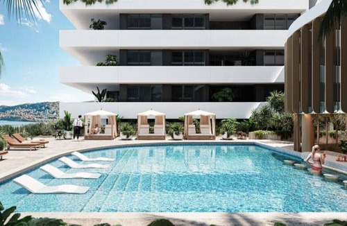 Gosford Apartment | Luxury Central Gosford Apartment. Sweeping water views, pool and secure parking