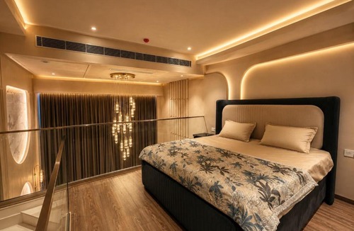 Gurugram Apartment | Luxury duplex with pool view in Gurugram stay