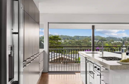Wamberal House | Luxury Escape - Close to Beach