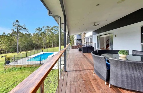Mandalong House | Luxury Mandalong Mansion with Pool & Spa