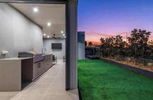 Denman Prospect House | Luxury modern house , Free parking , Pet alow