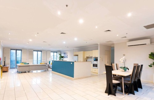 Glebe House | Luxury Penthouse with Natural Light
