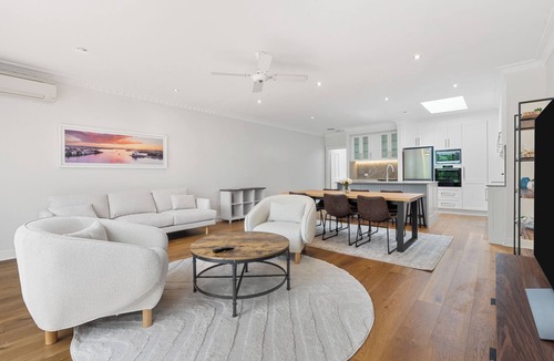 Bondi Junction Cottage | Luxury Renovated Home, Quiet street- Light Modern