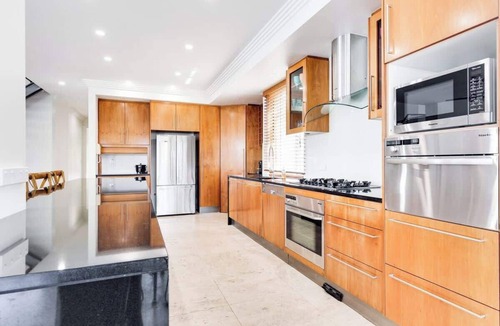 Mooloolaba House | Luxury Tropical Haven Mooloolaba