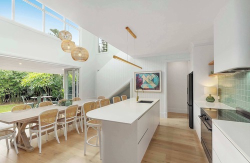 Umina Beach House | Luxury Umina Manor | Sleeps 12, Fire Pit, Beach
