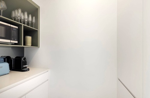Umina Beach House | Luxury Umina Manor | Sleeps 12, Fire Pit, Beach