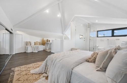 Mascot House | Luxury Urban Oasis