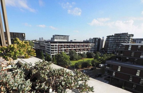 Waterloo Apartment | Luxury Urban Oasis, Close to CBD and Beaches