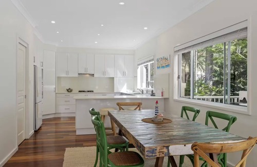 Macmasters Beach House | Luxury Villas Northwind (Walk to the beach)