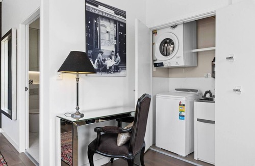 Waverton Apartment | Luxury Waverton Boutique Escape in Village Setting