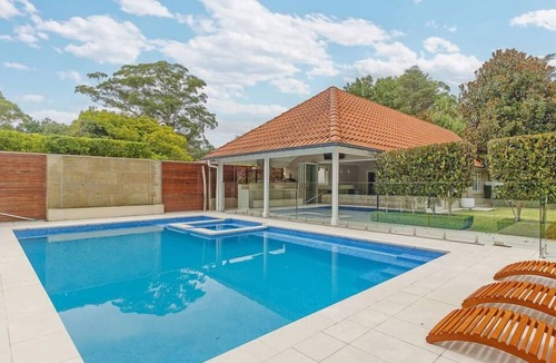 Warrawee House | 'Lynwood' Warrawee Manor- Koi Home