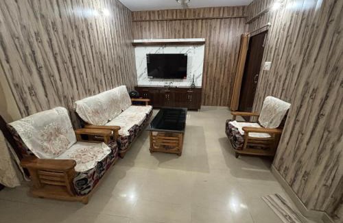 Varanasi Apartment | ma pitambara