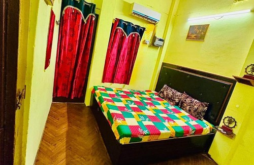 Varanasi House | Maa Vaishno Guest House