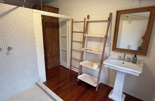 Wollongong CBD Apartment | Maids Quarters