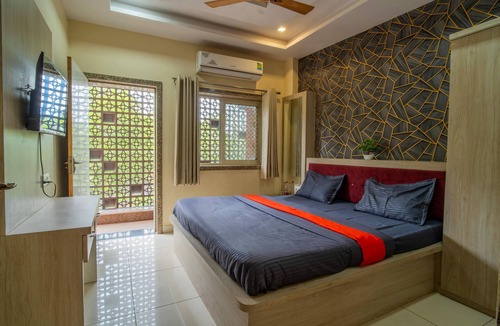 Udaipur Hotel | Majestic Hotel and Restro