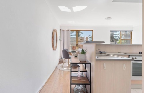 Manly Apartment | Manly Flow Cosy Beachside Stay near Dining and Ferry