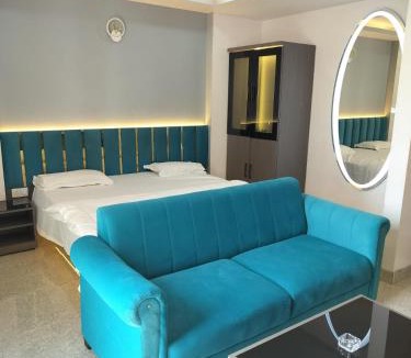 Gomti Nagar Apartment | MANTHAN The Comfort Stay DLF MY PAD