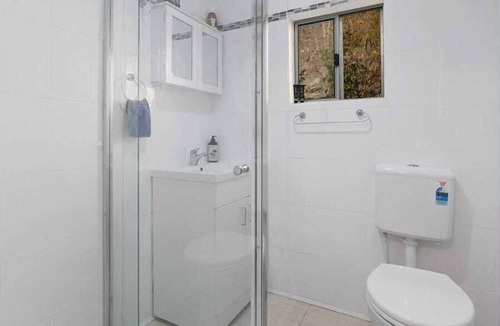 Marlow House | Marlow Lost Buoys Inn ** Boat Access ONLY **