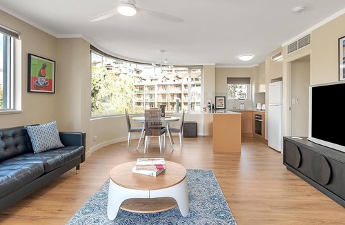 Woolloomooloo Apartment | Marquis II - Massive One Bedroom, Fully Renovated Designer Apartment in the Heart of Kings Cross