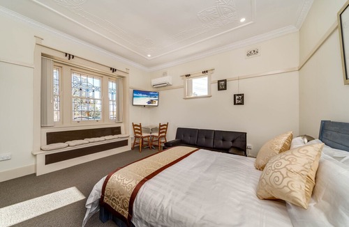 Marulan House | Marulan Stayz - Deluxe Room #5 ONLY