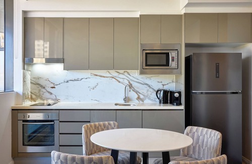 Haymarket Apartment | Meriton Suites Campbell Street, Sydney
