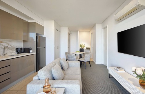 Haymarket Apartment | Meriton Suites Campbell Street, Sydney