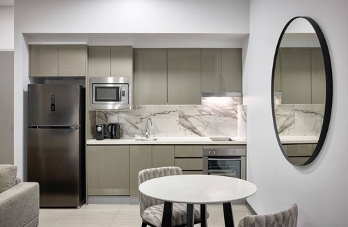 Haymarket Apartment | Meriton Suites Campbell Street, Sydney