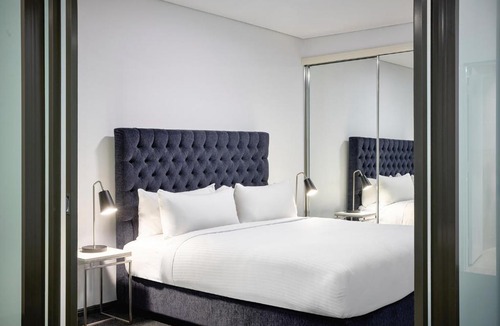 Haymarket Hotel | Meriton Suites Campbell Street, Sydney