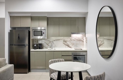 Haymarket Hotel | Meriton Suites Campbell Street, Sydney