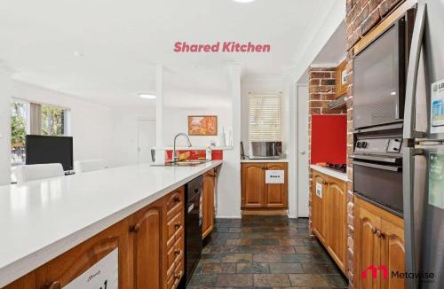 Castle Hill House | MetaWise Cozy Family Room 1 in Shared Home Free Parking