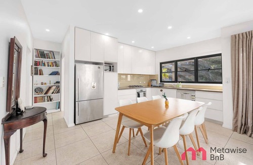 Bondi Junction Apartment | MetaWiseBnB Bondi Junction Penthouse Style