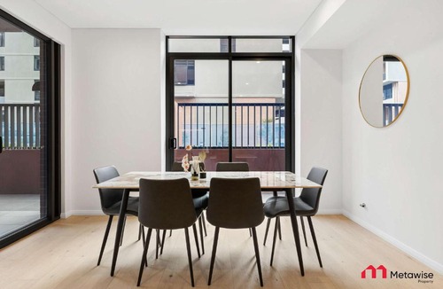 Rouse Hill Apartment | MetaWiseBnB Modern 2BR Near Shops & Metro