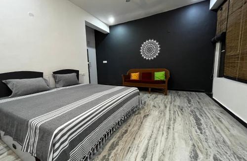 Greater Noida House | Metro Connected Homestay with Parkview