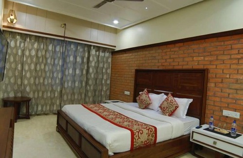 Mount Abu Hotel | Mid Town Inn Mount Abu