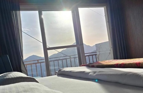 Kanatal Hotel | Milan Home Stay