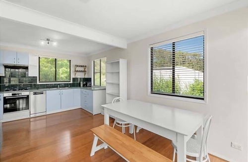 Tomakin House | Mindil Arch Walk to 3 Beaches & River