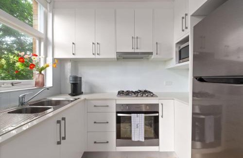 Mosman Apartment | Minimalist Mosman - Essential Stay near Beach & Zoo