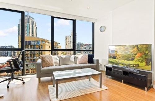 Haymarket Apartment | Modern 1-Bed in CBD with Views near Chinatown