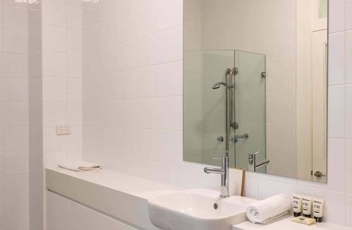 Glebe Apartment | Modern 1-Bed Studio near Tramsheds