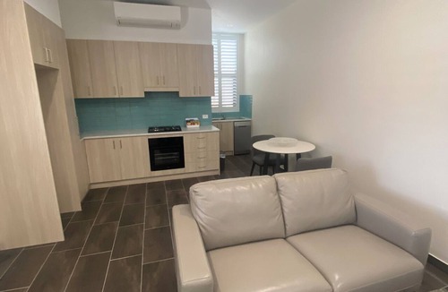 Goulburn Apartment | Modern 1-Bedroom Apartment in Goulburn CBD – Ideal for Work or Leisure